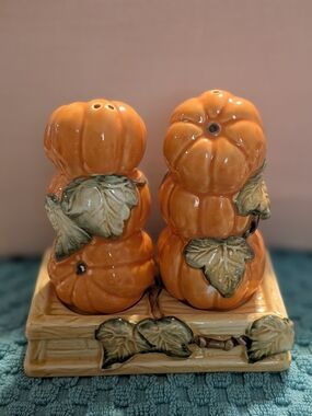Hand-Painted Orange Pumpkin Salt and Pepper Shaker Set With Matching Tray
